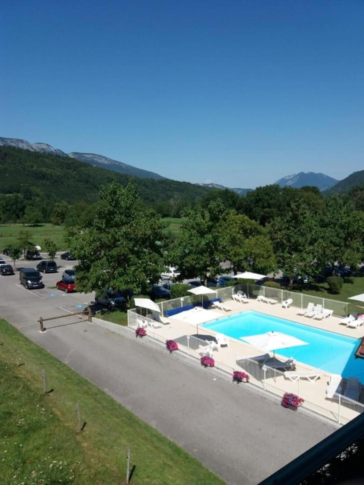 The Green Fee Close To The Golf Course And 5 Minutes From The Lake Giez Zewnętrze zdjęcie
